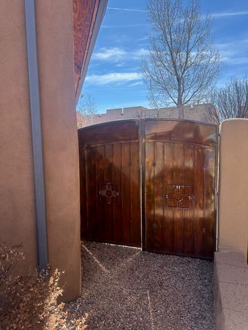 7628 Mesa Del Oro Lane, Santa Fe, NM 87507