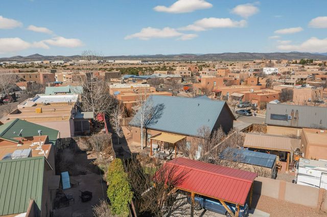 7628 Mesa Del Oro Lane, Santa Fe, NM 87507