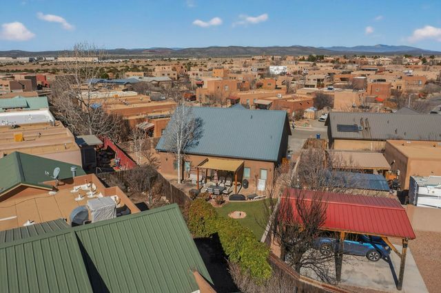 7628 Mesa Del Oro Lane, Santa Fe, NM 87507