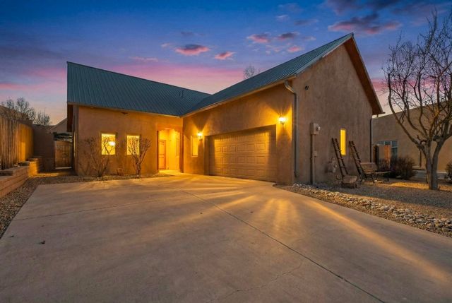 7628 Mesa Del Oro Lane, Santa Fe, NM 87507