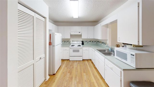 9394 SW 97TH LANE B, Ocala, FL 34481