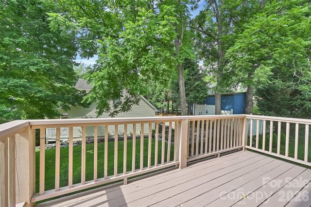 11 Ridgeland Lane, Asheville, NC 28805
