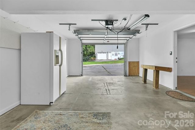 11 Ridgeland Lane, Asheville, NC 28805