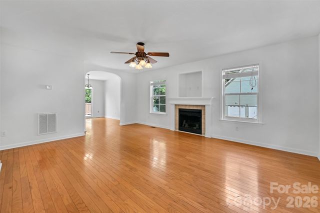 11 Ridgeland Lane, Asheville, NC 28805