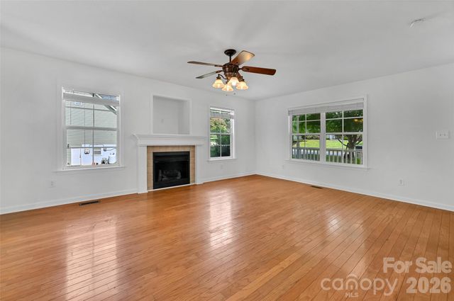 11 Ridgeland Lane, Asheville, NC 28805
