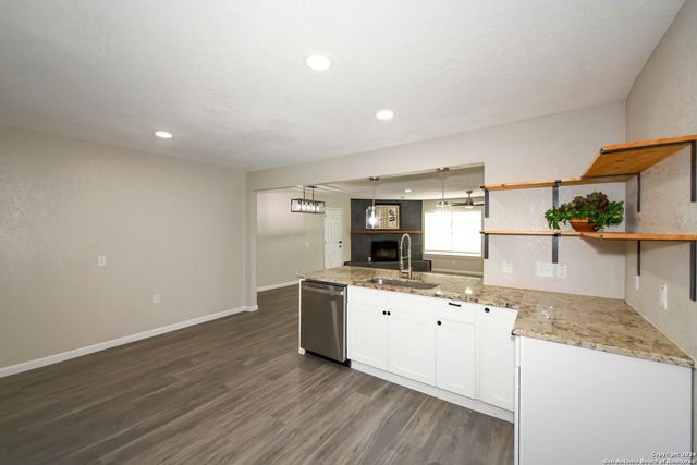 7430 Stagecoach Ln, San Antonio, TX 78227