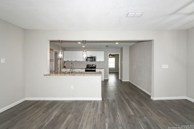 7430 Stagecoach Ln, San Antonio, TX 78227