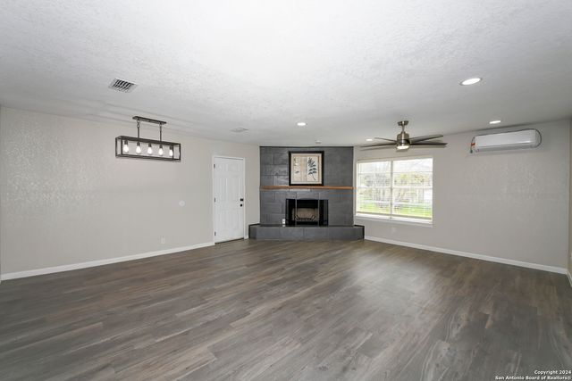 7430 Stagecoach Ln, San Antonio, TX 78227