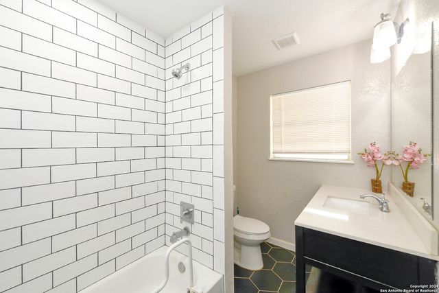 7430 Stagecoach Ln, San Antonio, TX 78227