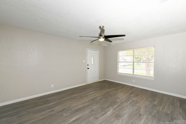 7430 Stagecoach Ln, San Antonio, TX 78227