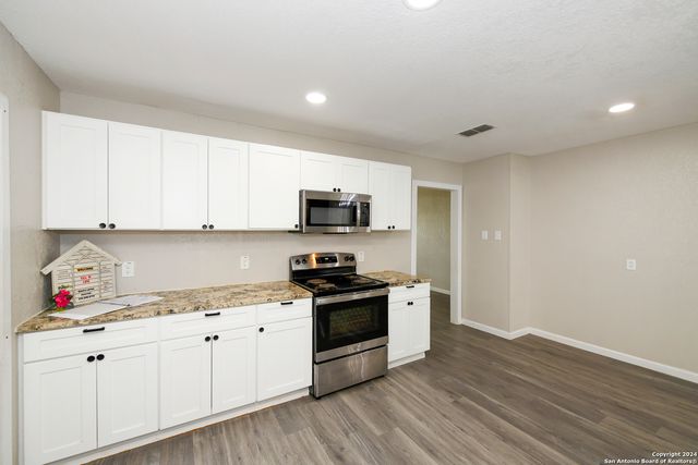 7430 Stagecoach Ln, San Antonio, TX 78227