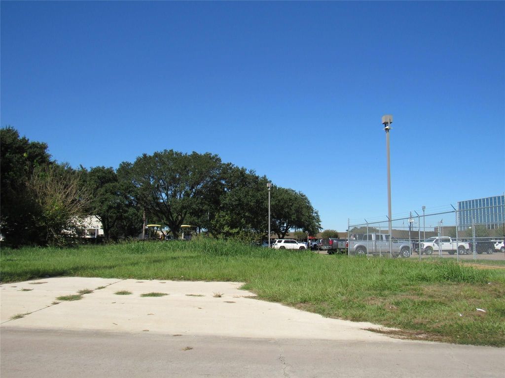 3735 Red Bluff Road, Pasadena, TX 77503