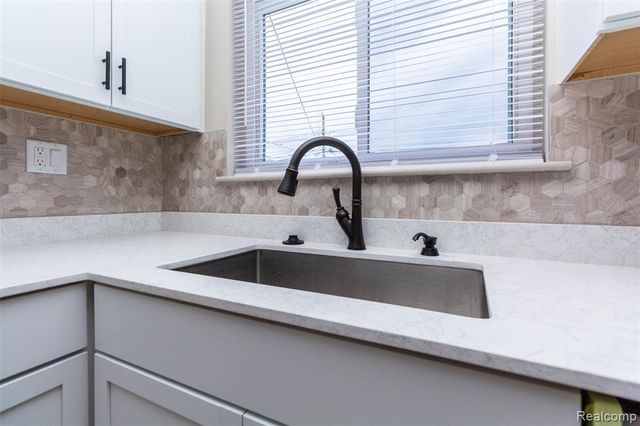 14919 Masonic Boulevard, Warren, MI 48088