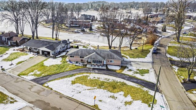 551 Berry Patch Lane, White Lake Charter Township, MI 48386