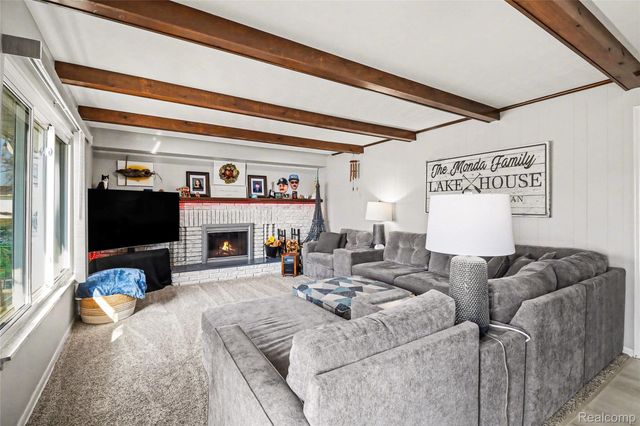 551 Berry Patch Lane, White Lake Charter Township, MI 48386