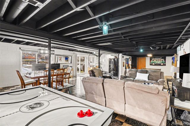 551 Berry Patch Lane, White Lake Charter Township, MI 48386