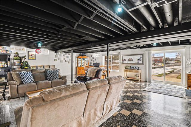 551 Berry Patch Lane, White Lake Charter Township, MI 48386