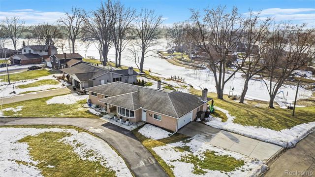 551 Berry Patch Lane, White Lake Charter Township, MI 48386
