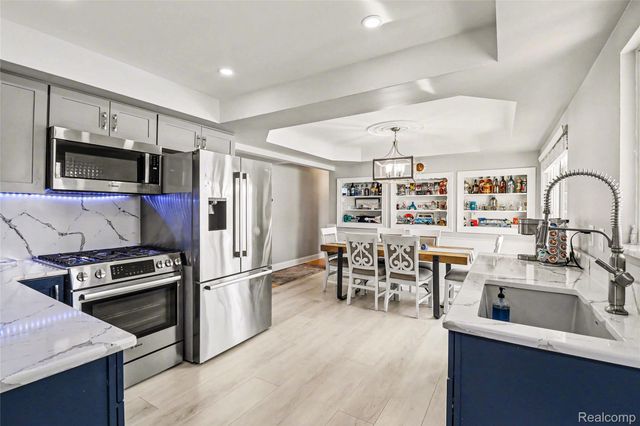 551 Berry Patch Lane, White Lake Charter Township, MI 48386