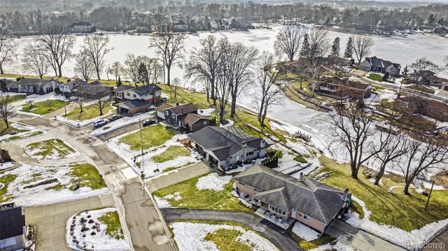 551 Berry Patch Lane, White Lake Charter Township, MI 48386