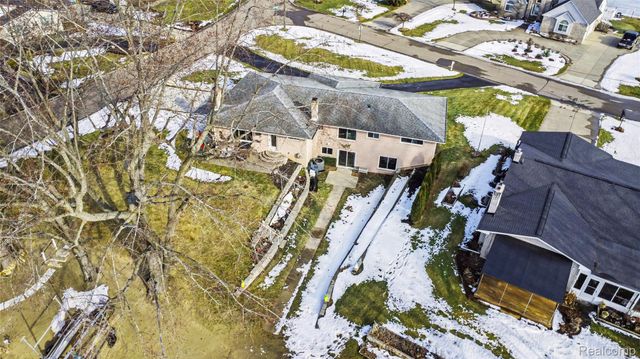 551 Berry Patch Lane, White Lake Charter Township, MI 48386