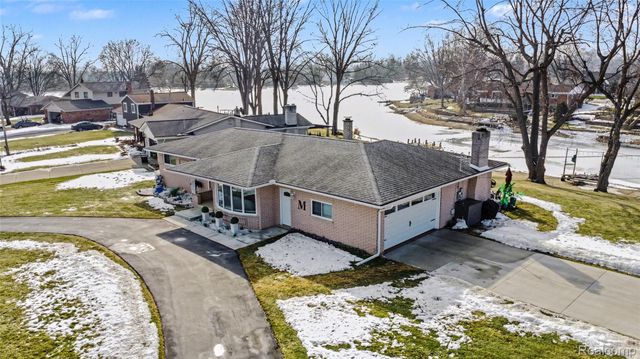 551 Berry Patch Lane, White Lake Charter Township, MI 48386