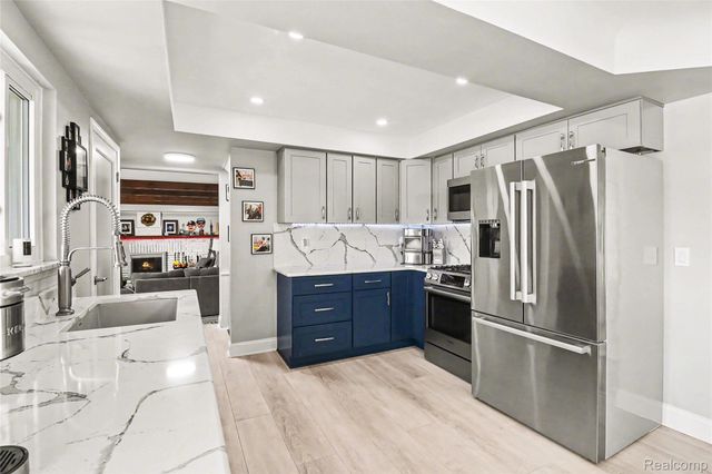 551 Berry Patch Lane, White Lake Charter Township, MI 48386