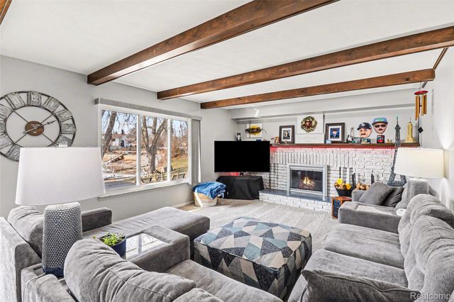 551 Berry Patch Lane, White Lake Charter Township, MI 48386