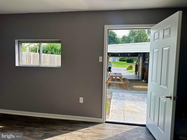 2627 VALLEY RD, East Petersburg, PA 17520