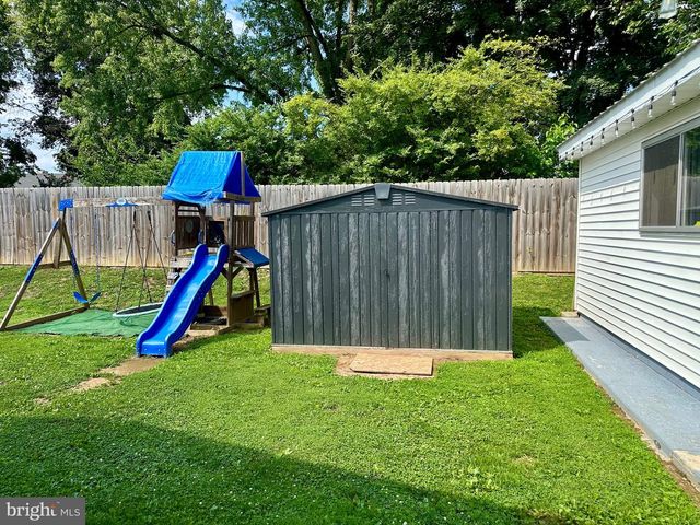 2627 VALLEY RD, East Petersburg, PA 17520