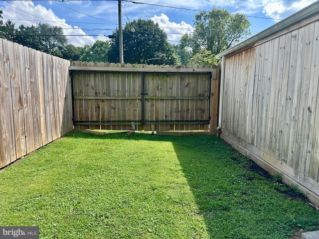 2627 VALLEY RD, East Petersburg, PA 17520
