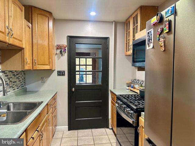 2627 VALLEY RD, East Petersburg, PA 17520