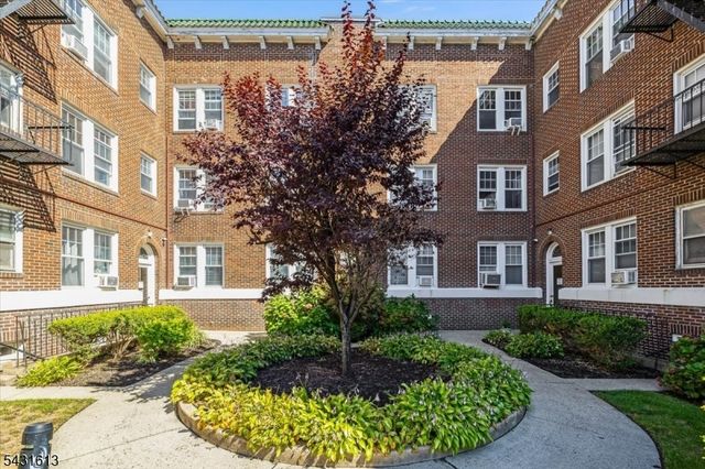 2 Altamont Ct 24, Morristown Town, NJ 07960