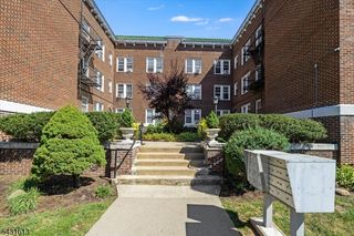 2 Altamont Ct 24, Morristown Town, NJ 07960