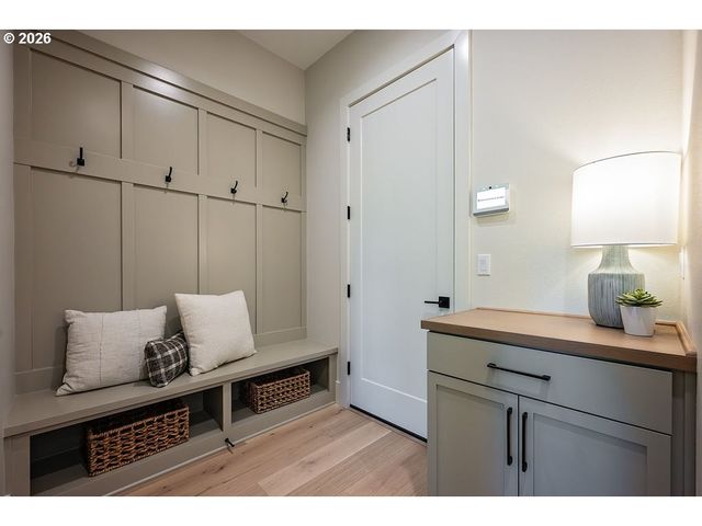 17615 BRYANT Rd, Lake Oswego, OR 97035