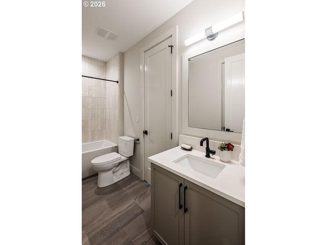 17615 BRYANT Rd, Lake Oswego, OR 97035