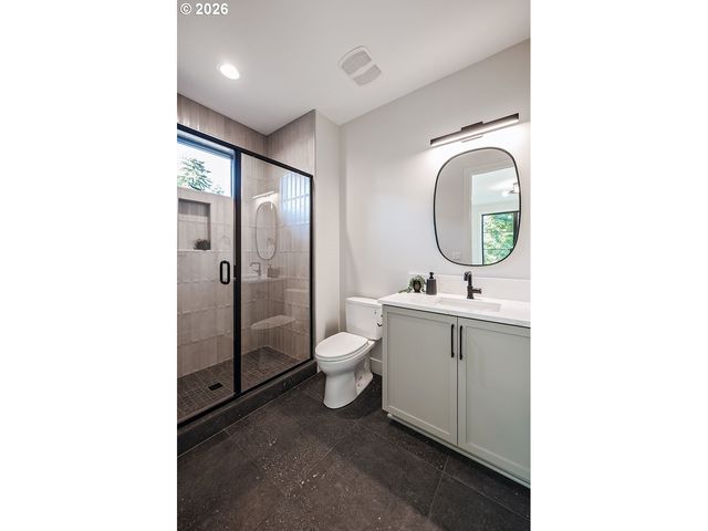 17615 BRYANT Rd, Lake Oswego, OR 97035