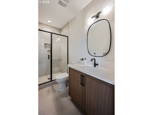 17615 BRYANT Rd, Lake Oswego, OR 97035