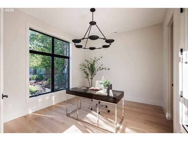 17615 BRYANT Rd, Lake Oswego, OR 97035