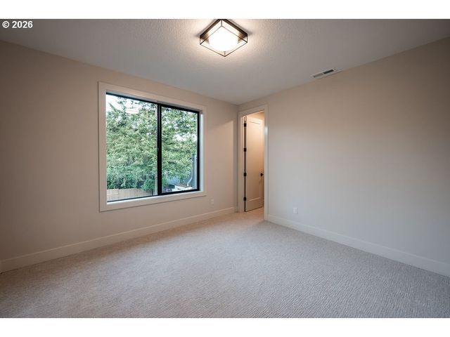 17615 BRYANT Rd, Lake Oswego, OR 97035