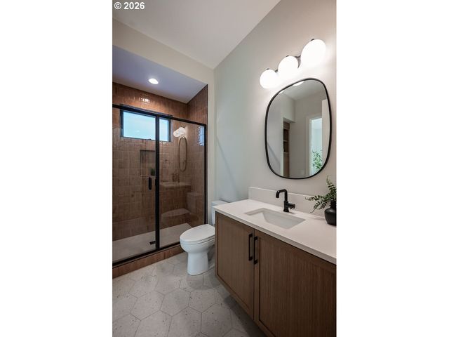 17615 BRYANT Rd, Lake Oswego, OR 97035