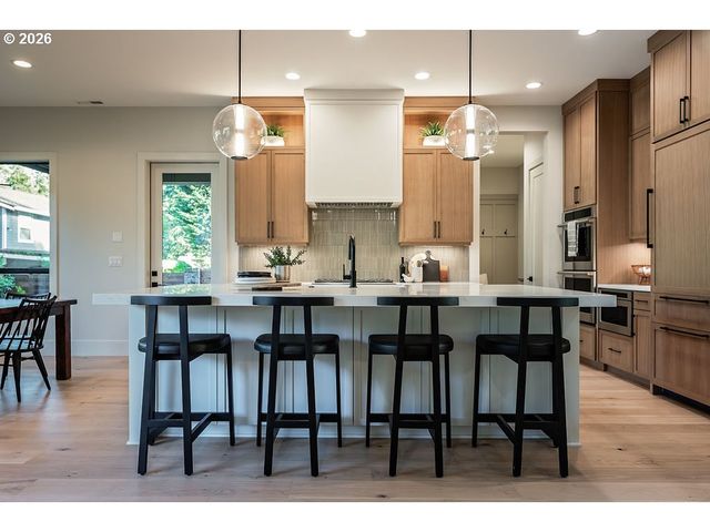 17615 BRYANT Rd, Lake Oswego, OR 97035