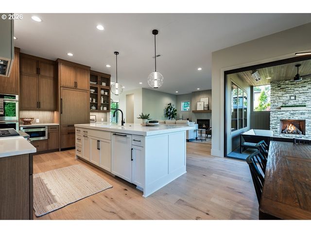 17615 BRYANT Rd, Lake Oswego, OR 97035