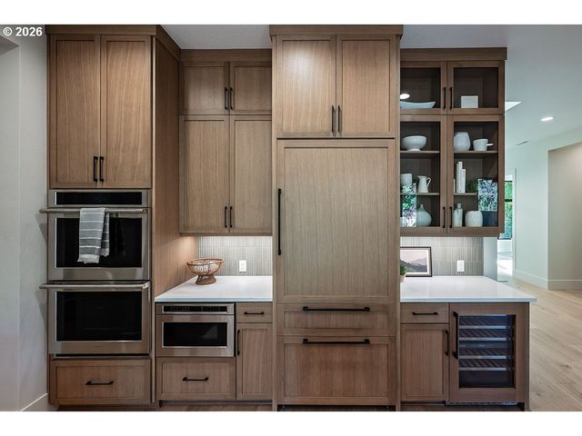 17615 BRYANT Rd, Lake Oswego, OR 97035