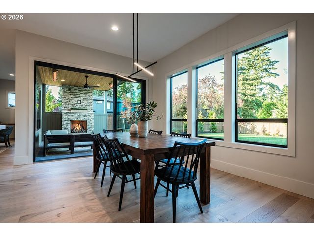 17615 BRYANT Rd, Lake Oswego, OR 97035