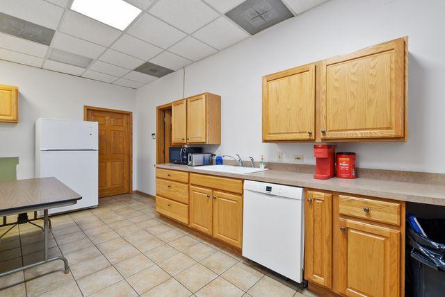 15859 Ridgeland Avenue, Oak Forest, IL 60452