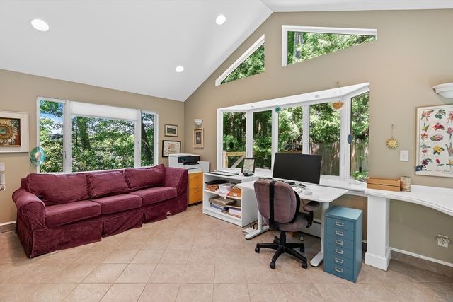 42 Temple Road, Wellesley, MA 02482
