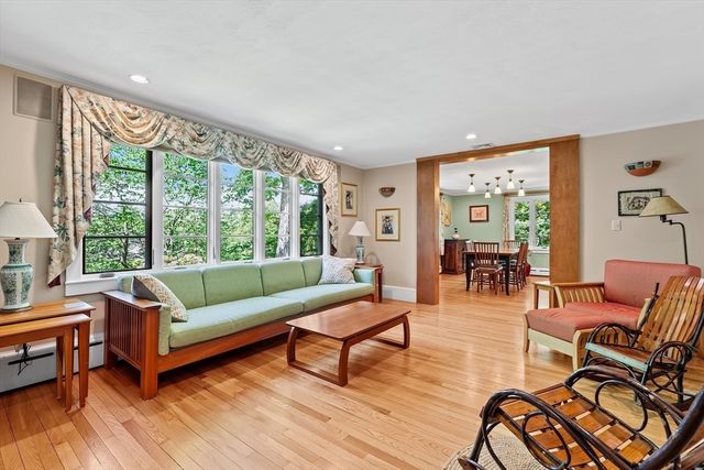 42 Temple Road, Wellesley, MA 02482
