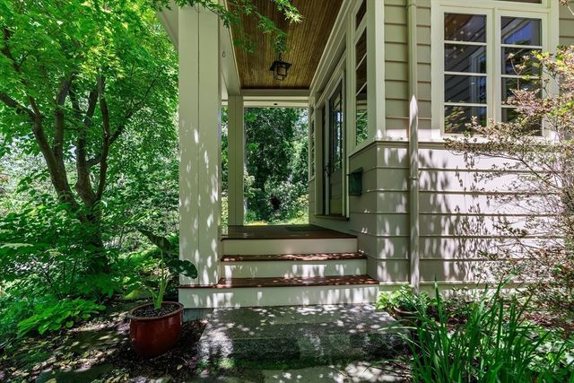 42 Temple Road, Wellesley, MA 02482