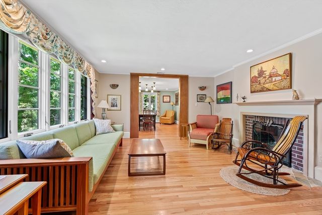 42 Temple Road, Wellesley, MA 02482